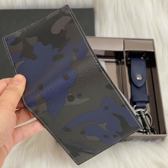 COACH CAMO BILLFOLD WALLET AND KEY FOB GIFT SET - Picture 4 of 6
